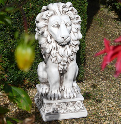 Lion Garden Statue in Antique Stone Effect